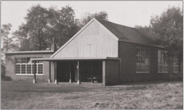 Oude lagere school gebouw met veranda 1919 - 1956